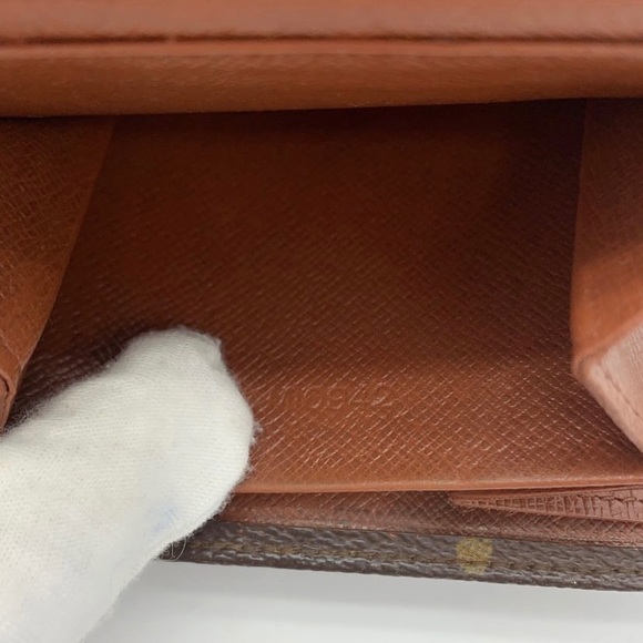 Louis Vuitton authentic Wallet - Picture 8 of 9